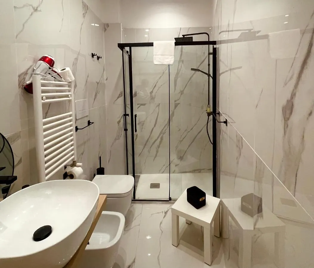 Apartment La Suite Di Dante Napoli Italy